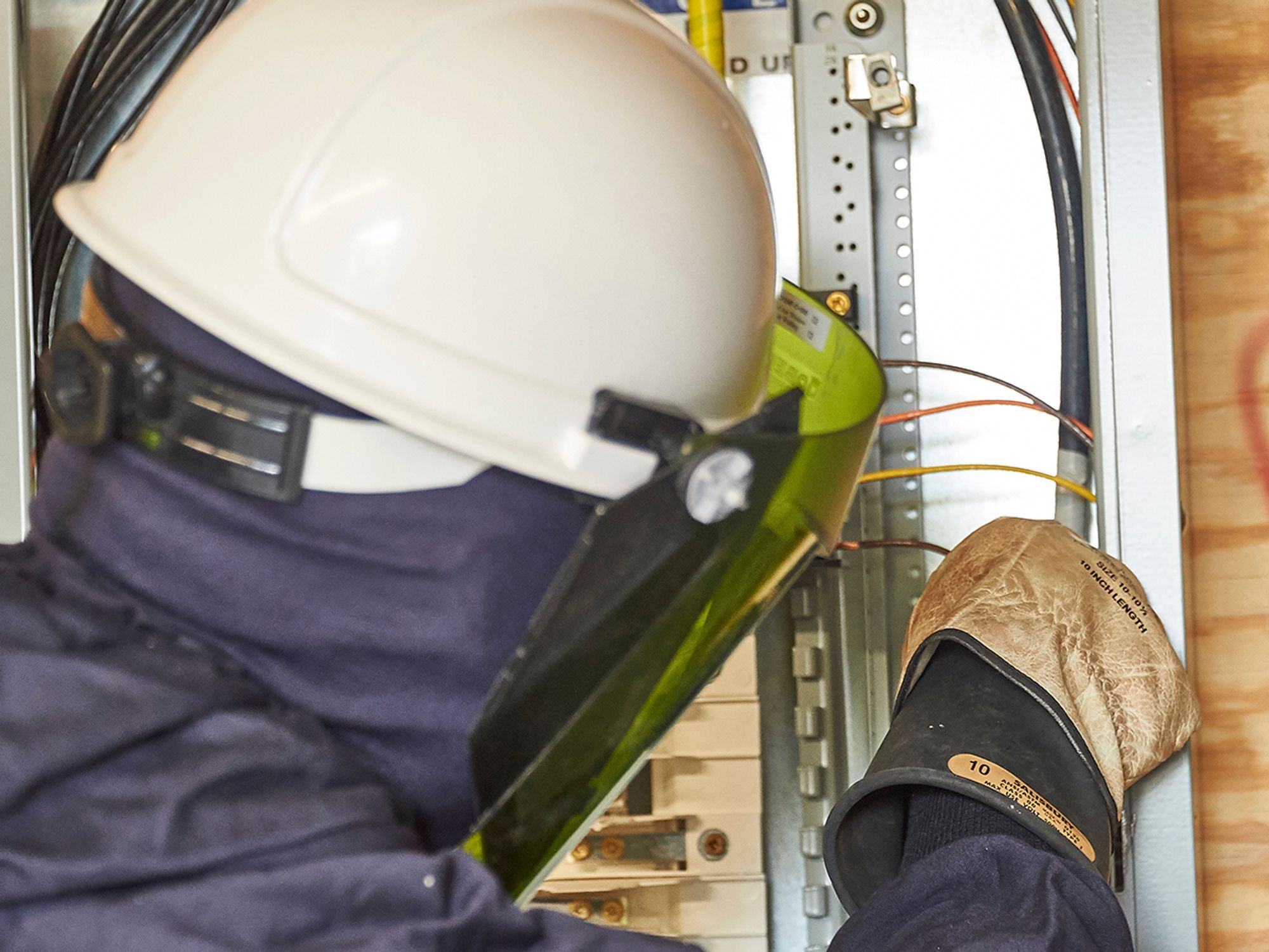 What are the requirements for electrical protective equipment, and who must comply?