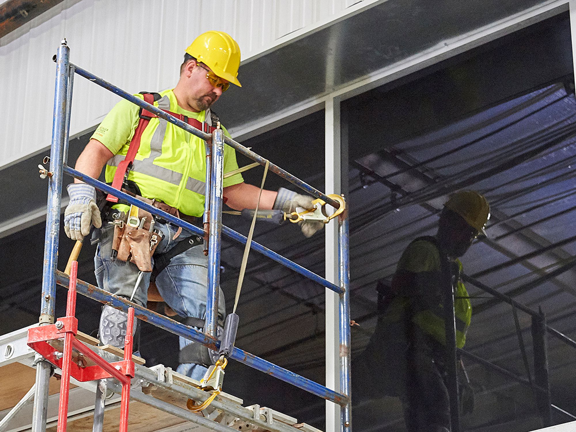 Implement performance-oriented fall protection in Construction