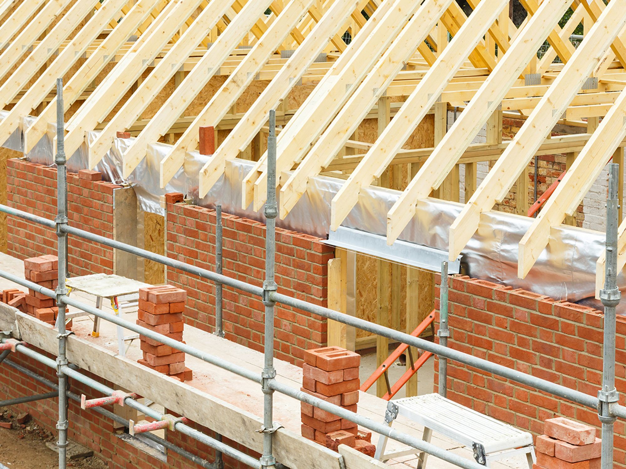Implement fall protection for workers performing overhand bricklaying and related work