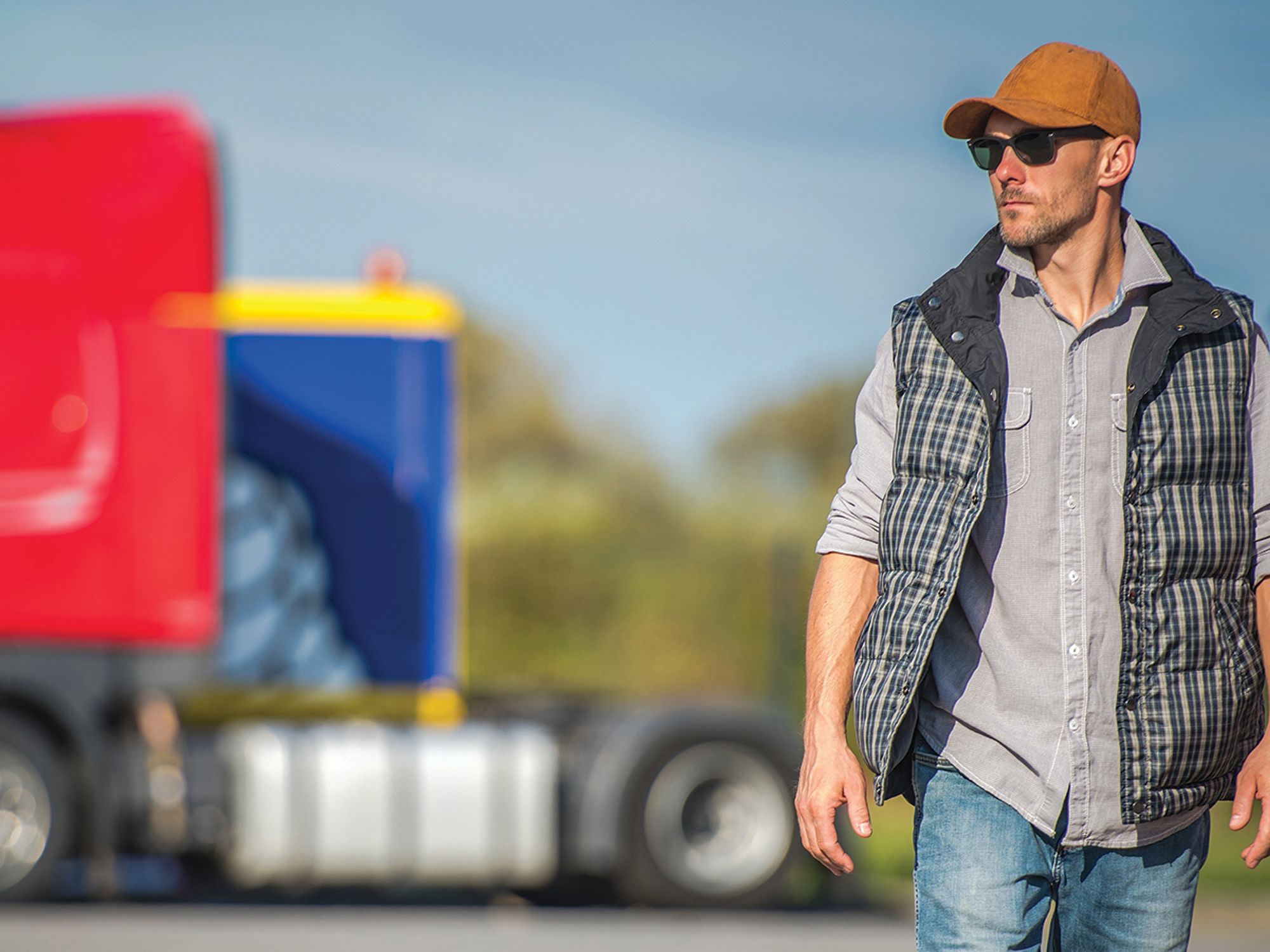 What is the Federal Motor Carrier Safety Administration (FMCSA) definition of an employee?