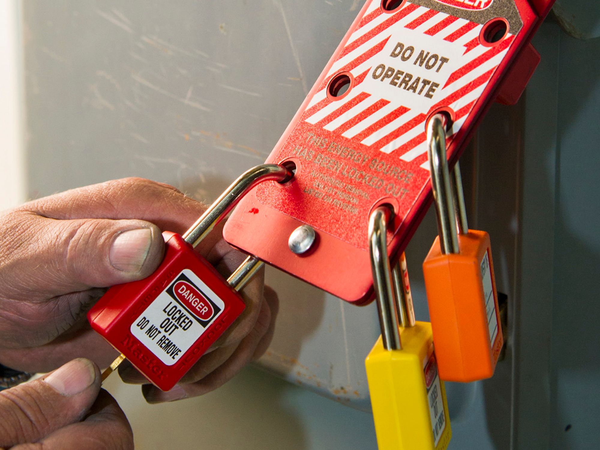 What are the requirements of the lockout/tagout standard? (General industry)