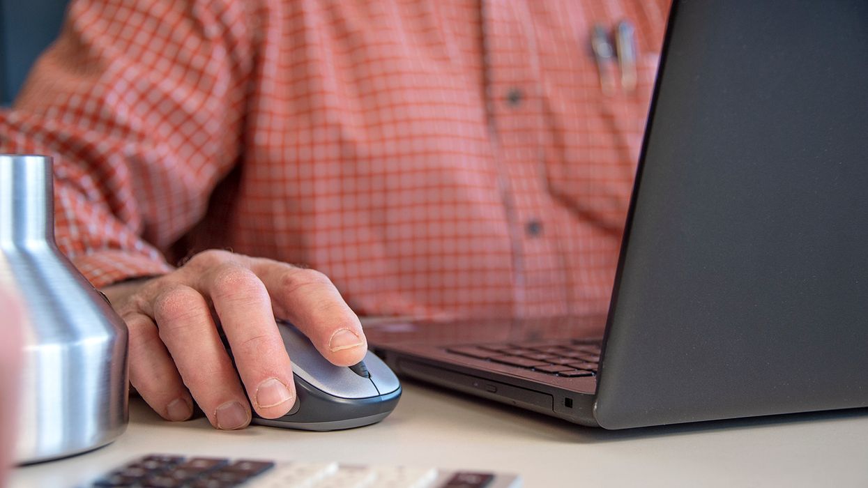 Electronic labor law posters: Stay on top of the trend with 3 compliance tips