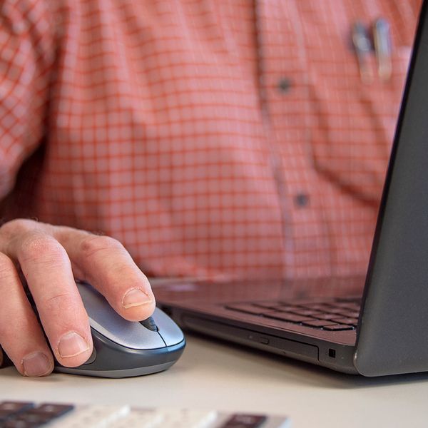 Electronic labor law posters: Stay on top of the trend with 3 compliance tips