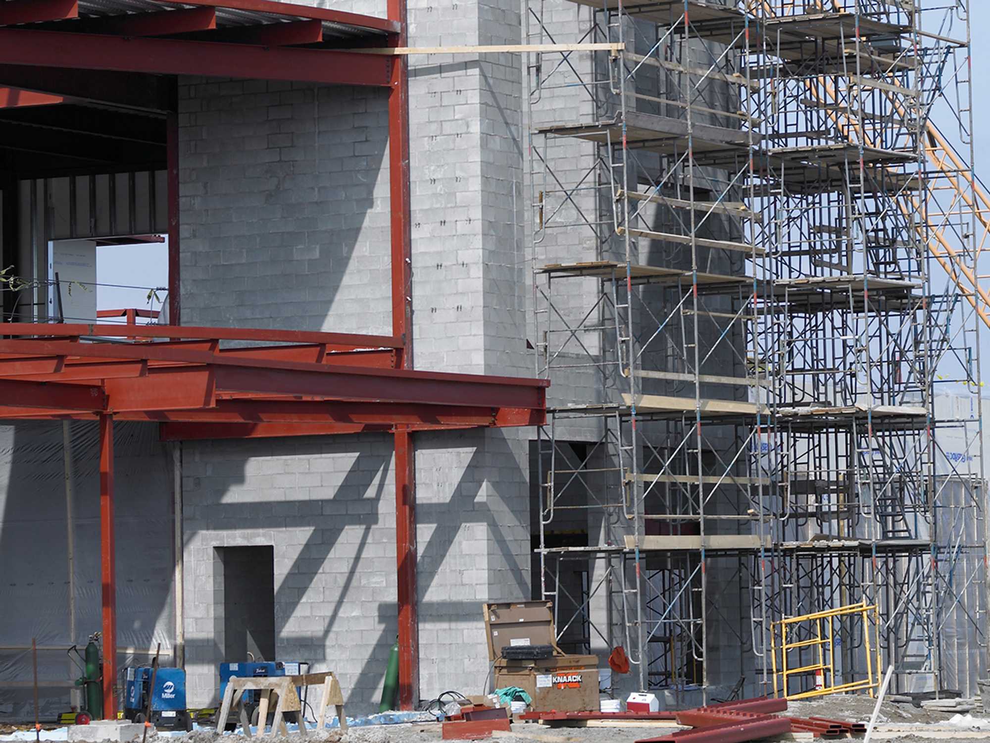 Identify sources of fall hazards