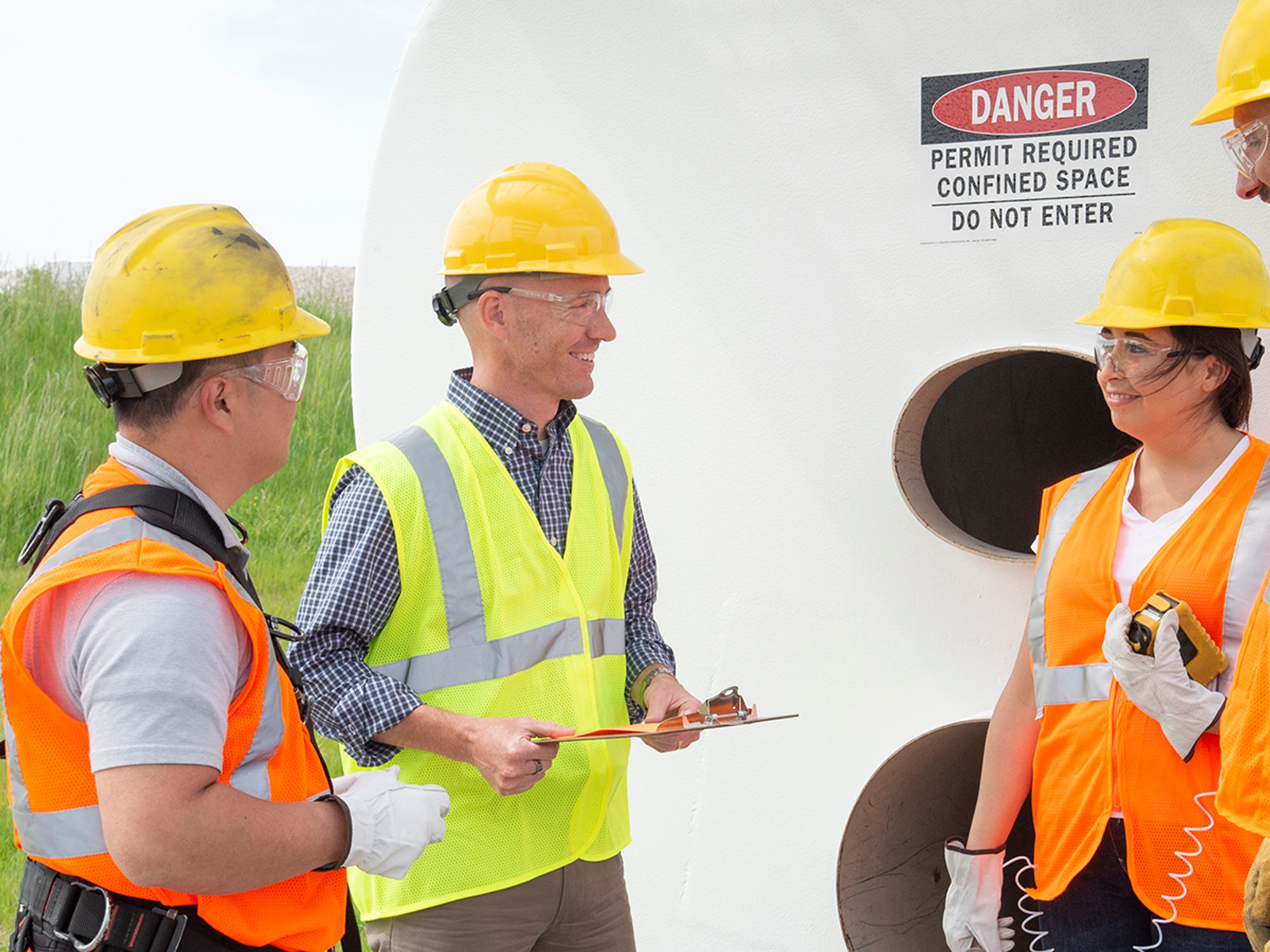 What are the duties of attendants, entrants, and entry supervisors? (Construction)