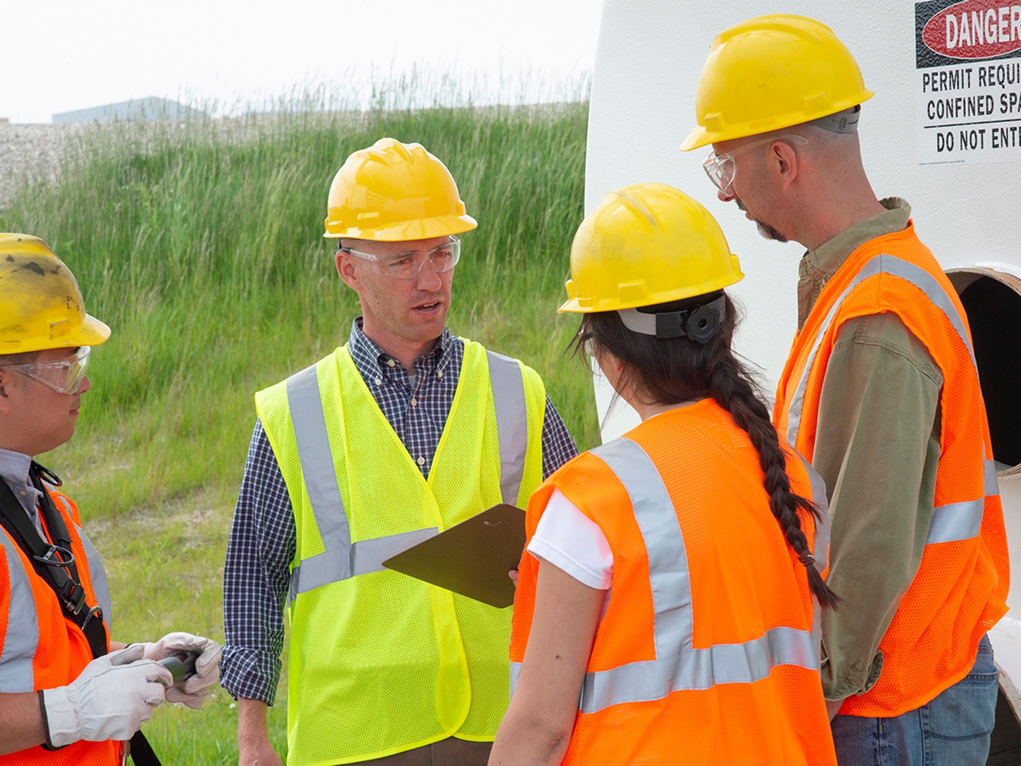 What is the host employer/contractor relationship? (General industry)