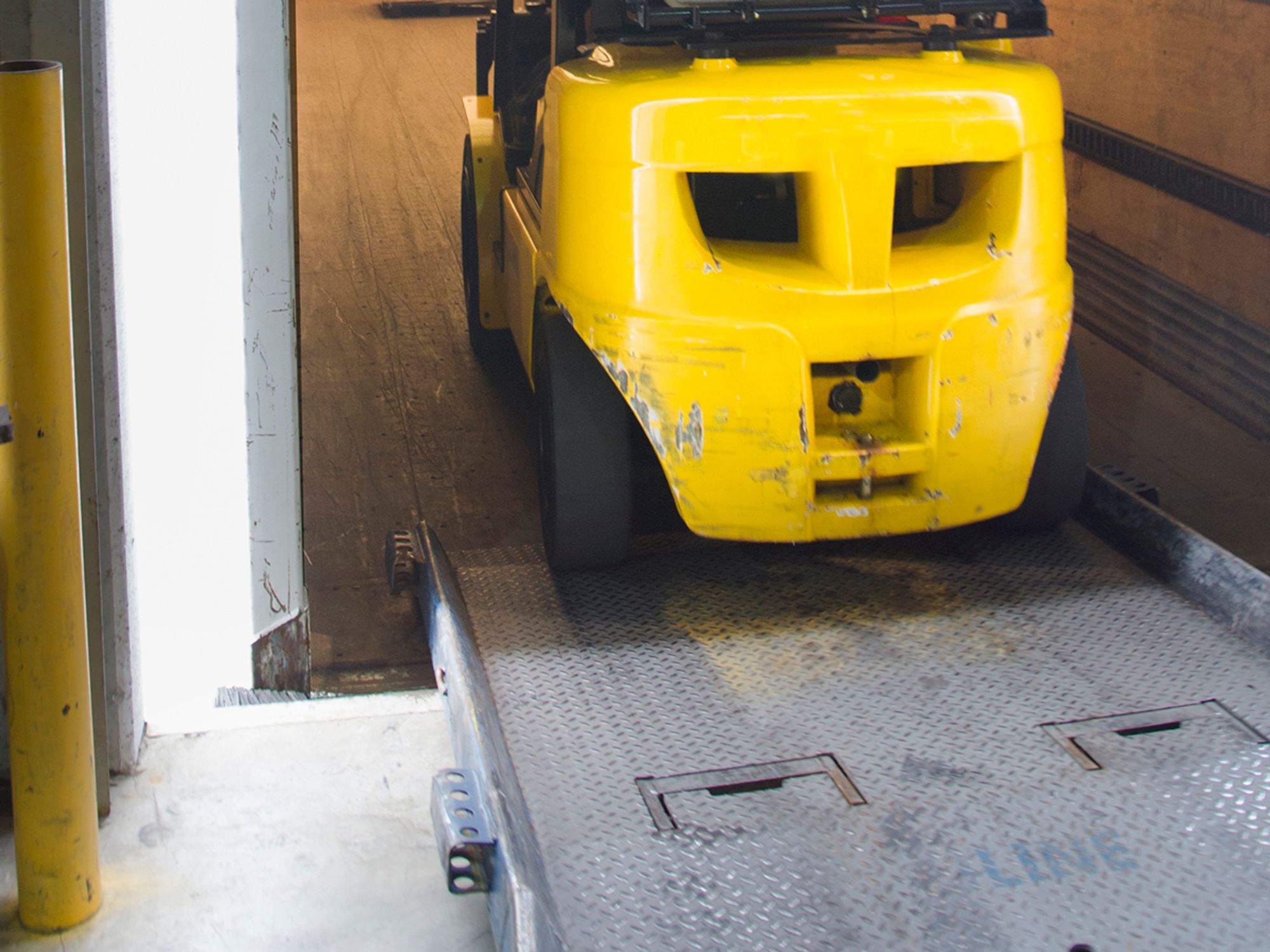 Use dockboards safely