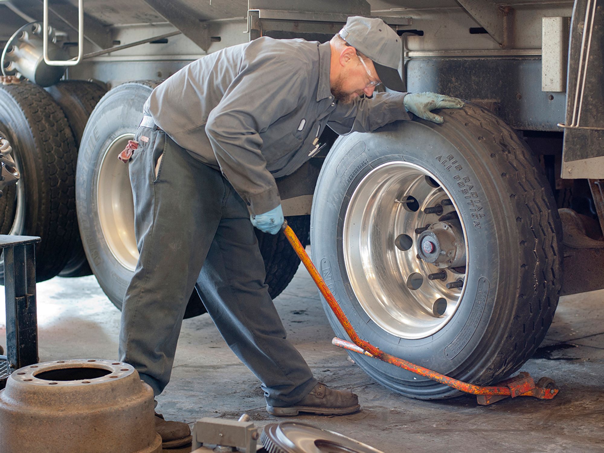 Wheel and rim servicing