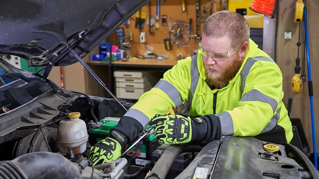 ATRI identifies potential causes of diesel technician shortage