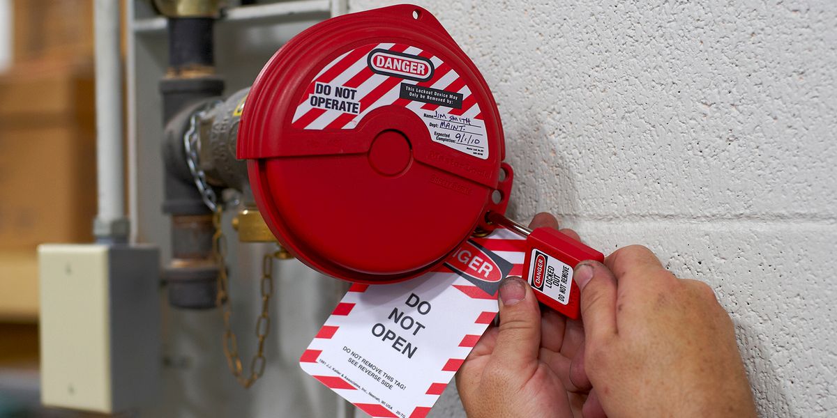 Lockout/tagout Safety Tip | J. J. Keller® Compliance Network
