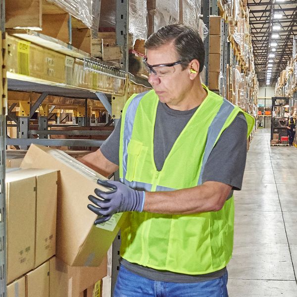 OSHA reminds retailers to protect workers during holiday shopping season