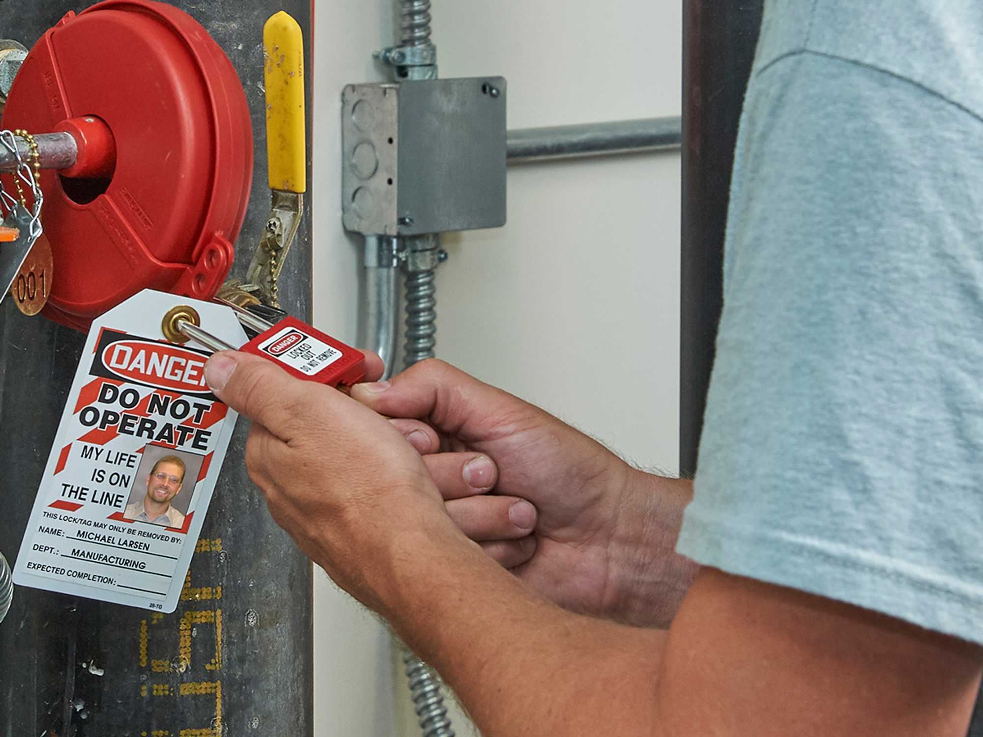 Requirements for lockout/tagout devices