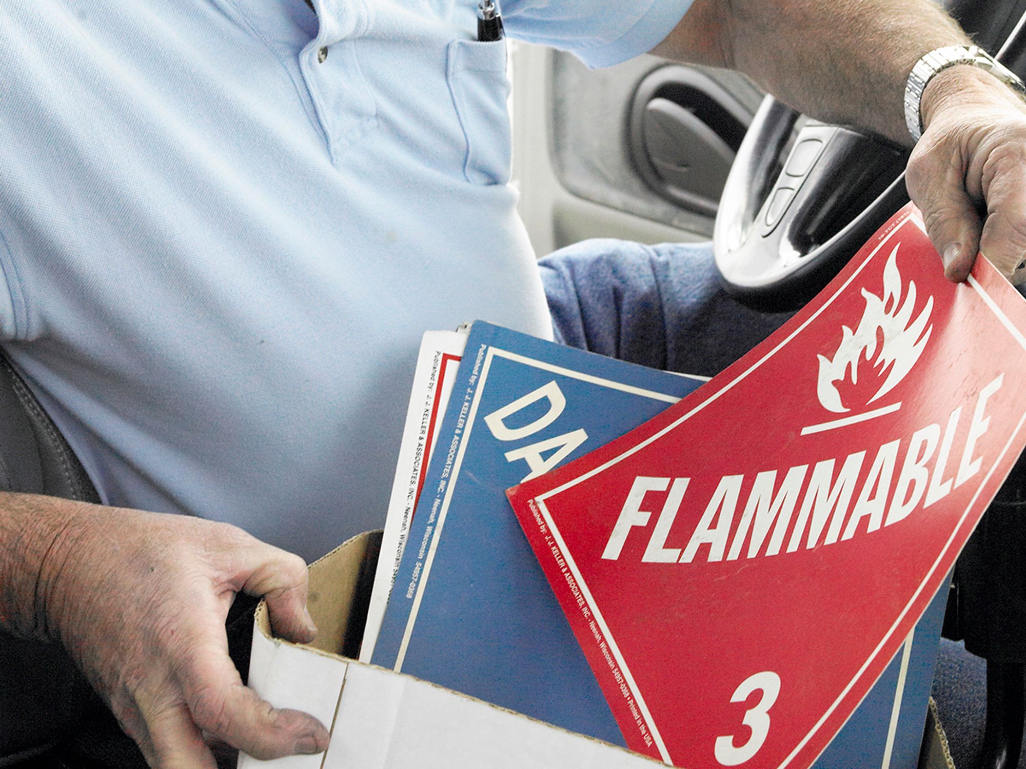 Types of placards and placard specifications