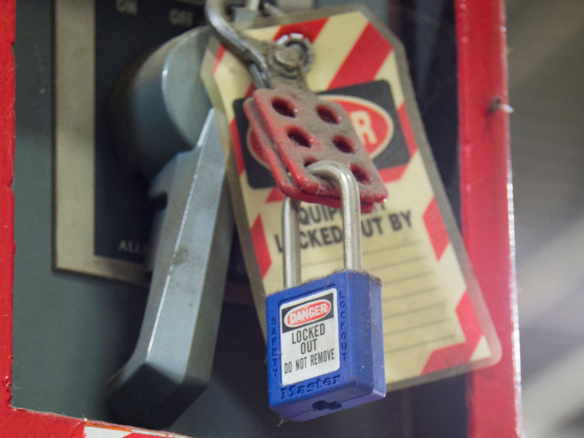 What are required steps of an energy-control procedure?