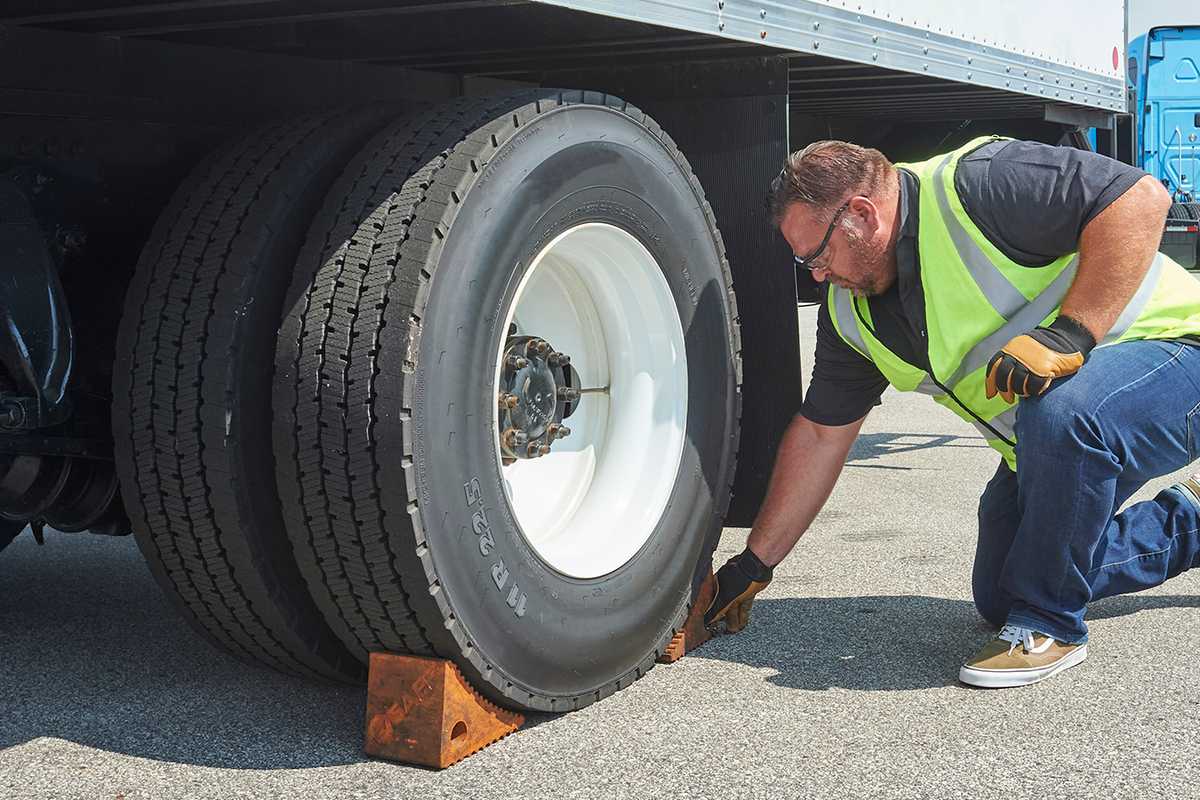 Wheel chocks/sand shoes in construction