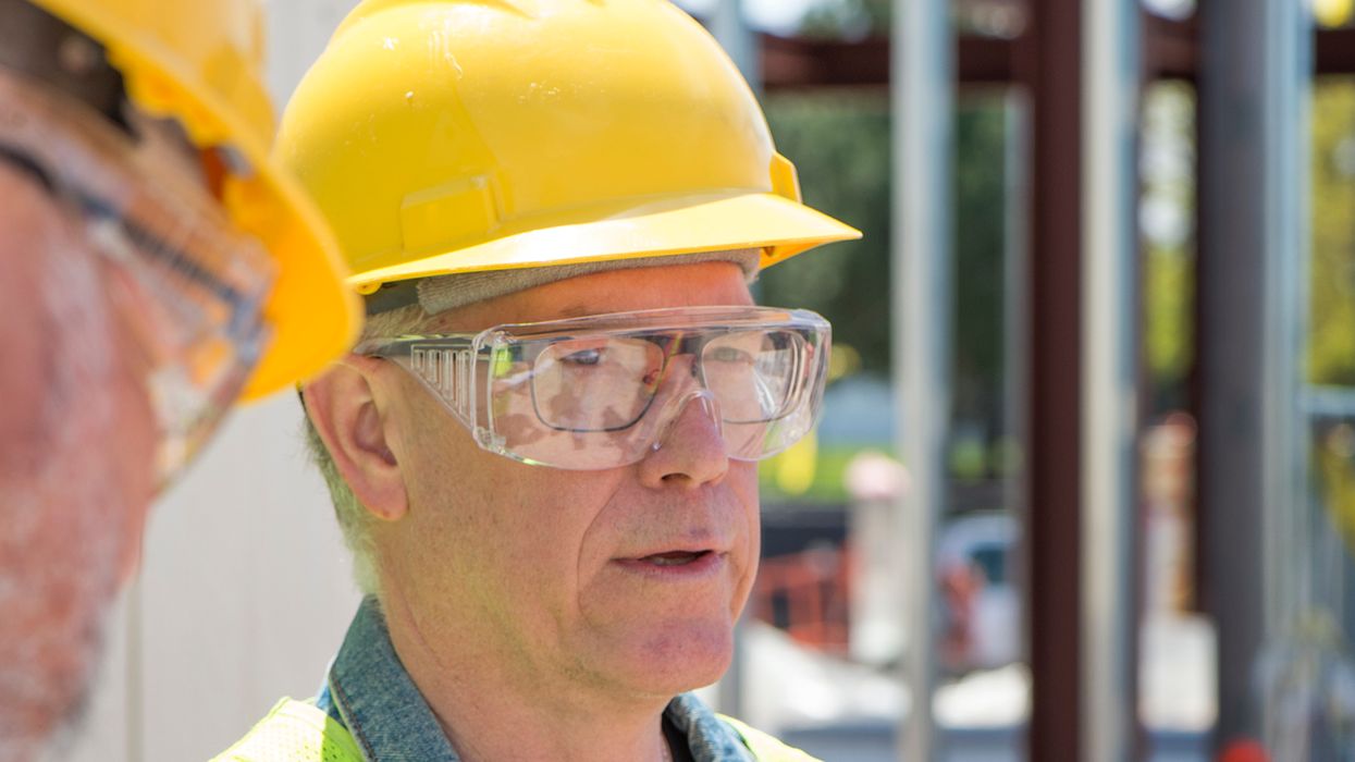 How to allow your workers to face their hard hat bills backward
