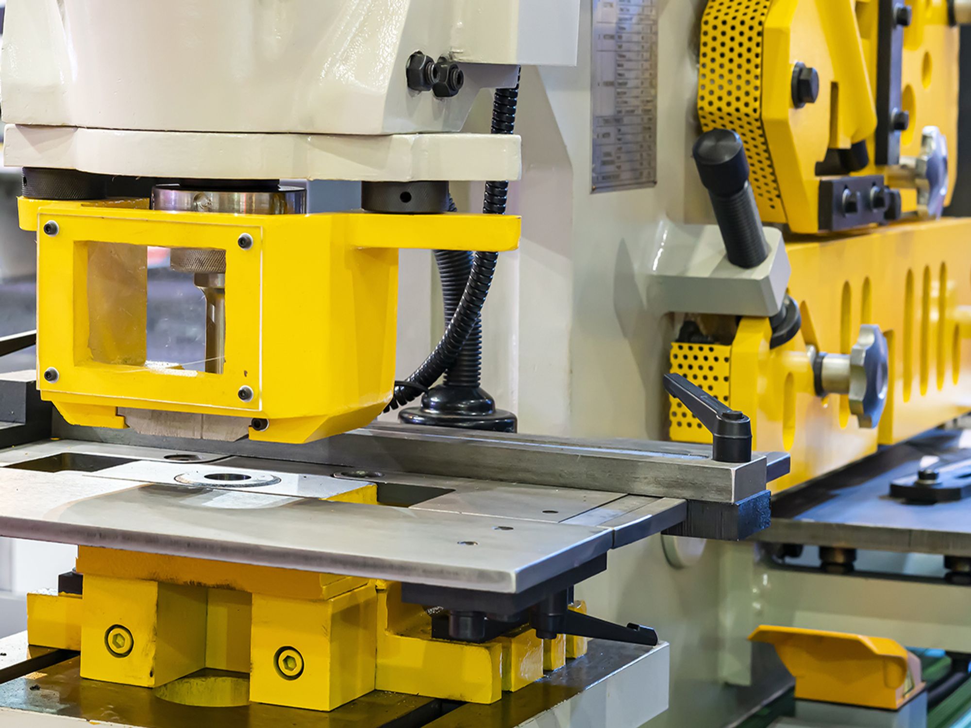 What are the primary safeguarding methods for mechanical power presses?