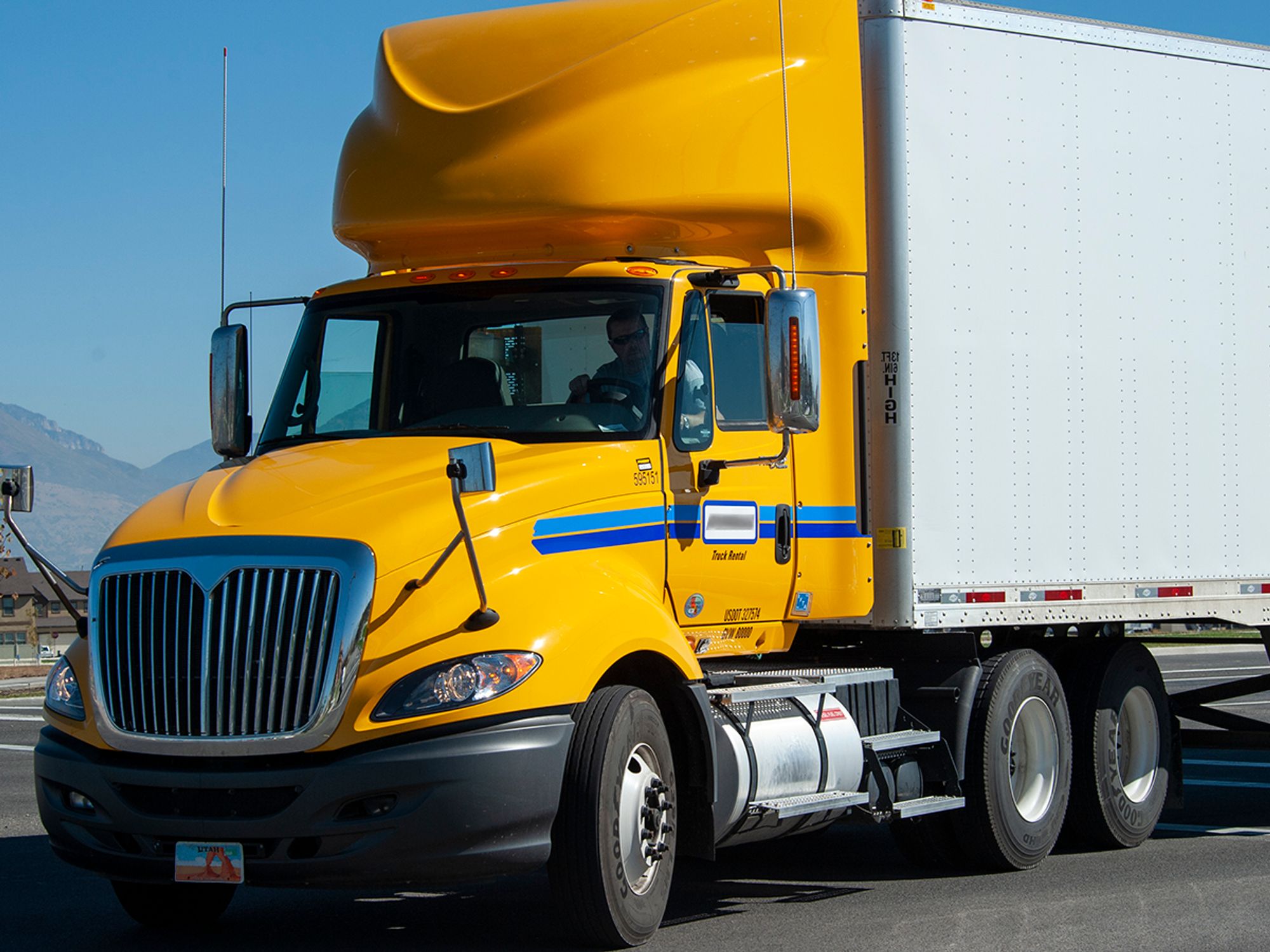 How should rental vehicles, leased driver’s vehicles, and intermodal equipment be marked?
