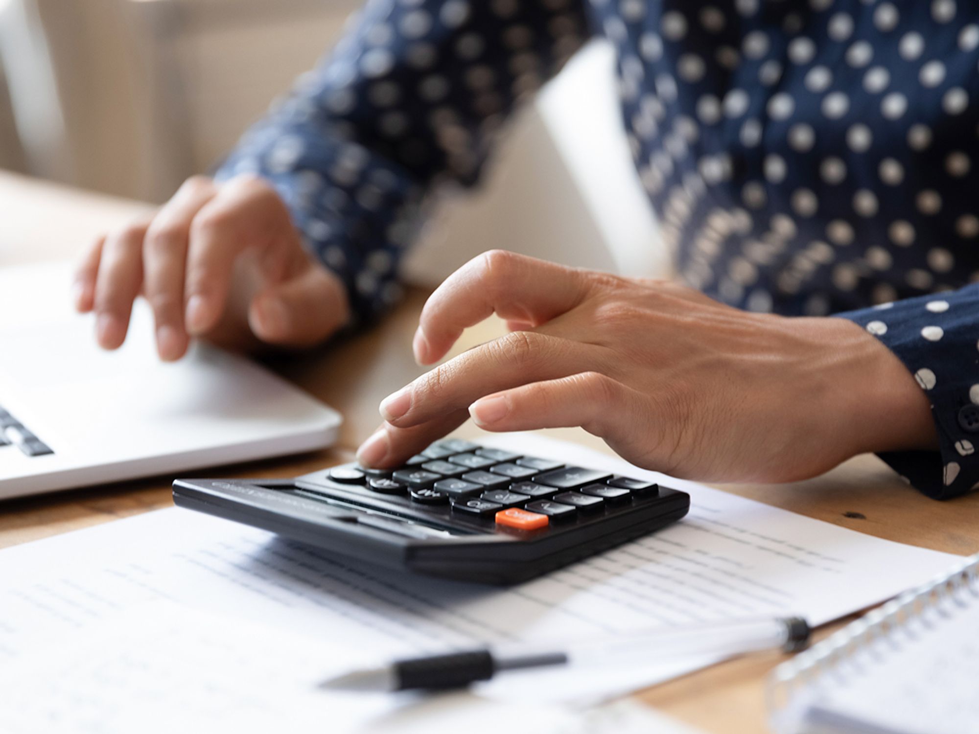 How is the safety fitness rating calculated?
