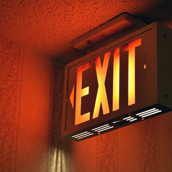 The crucial role of clearly marked and illuminated exit signs