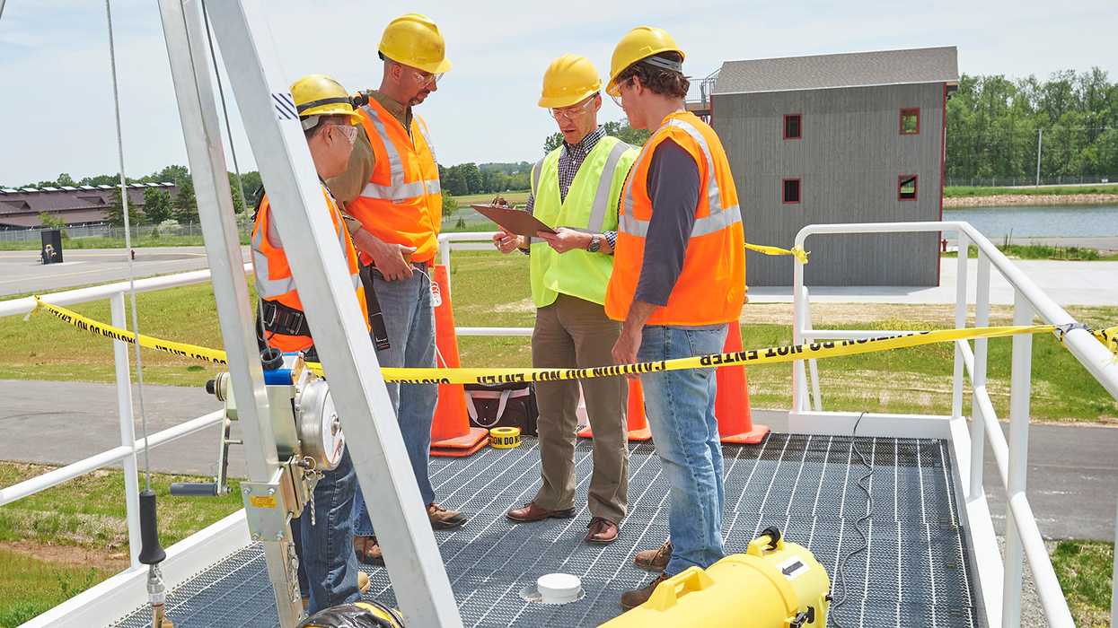 Learn about workers’ roles during confined space work