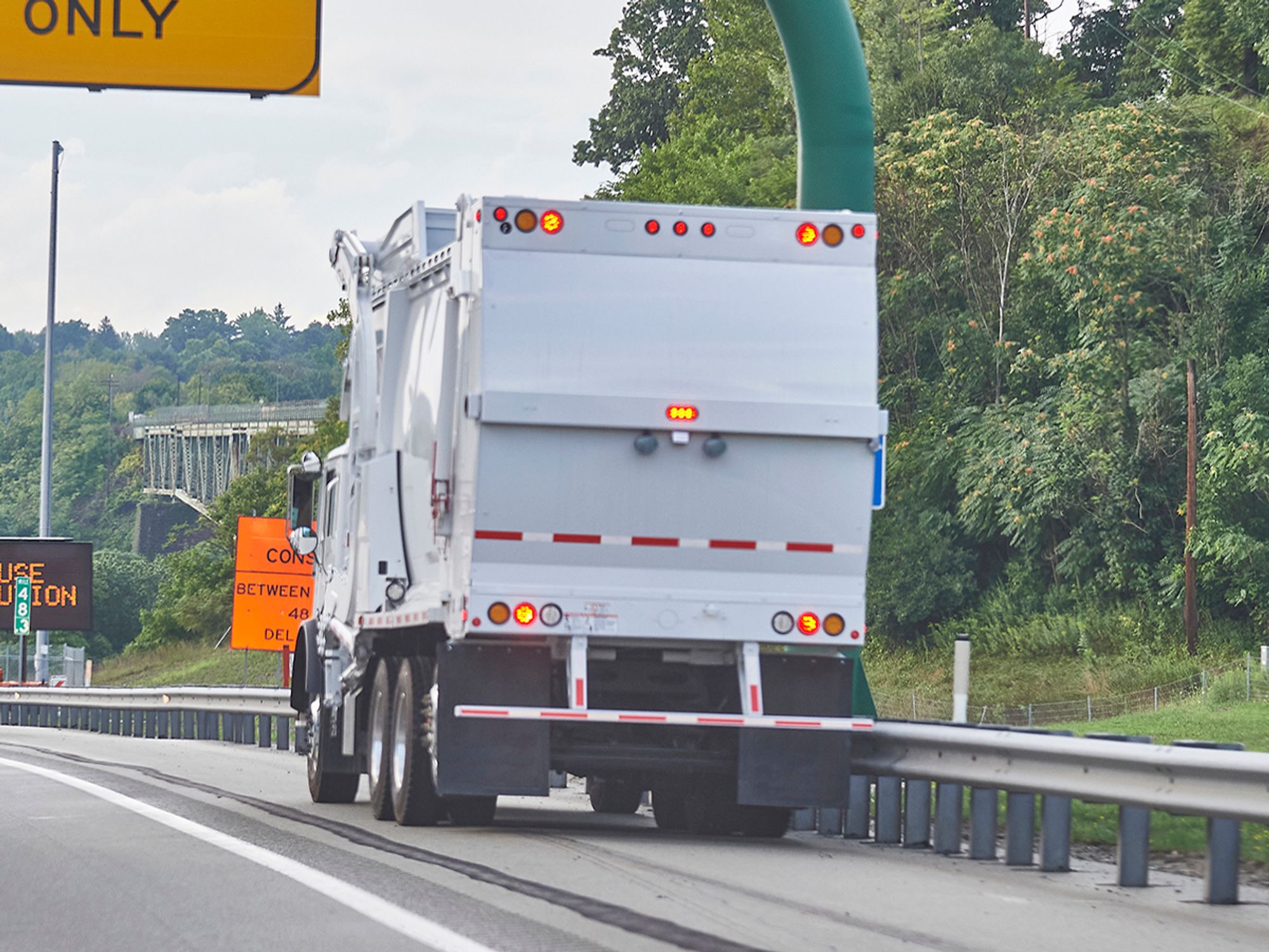 Operational requirements: stopping on the road or shoulder