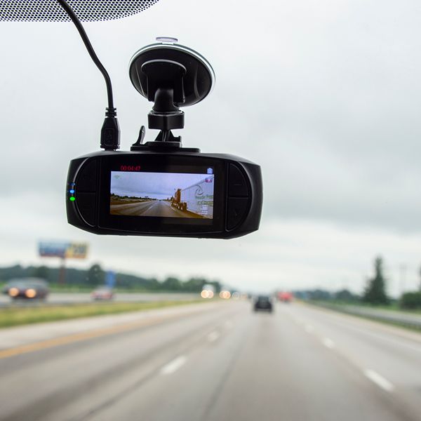 3 key benefits of dash cams for smaller fleets