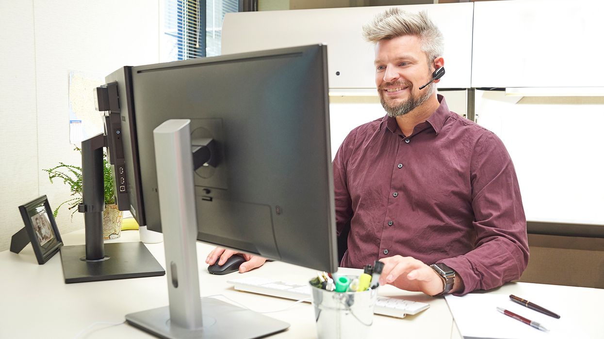 Must employees be paid while waiting for computers to start?