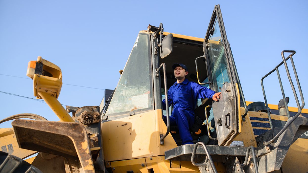 First day on the job; 11,000-pound excavator kills operator