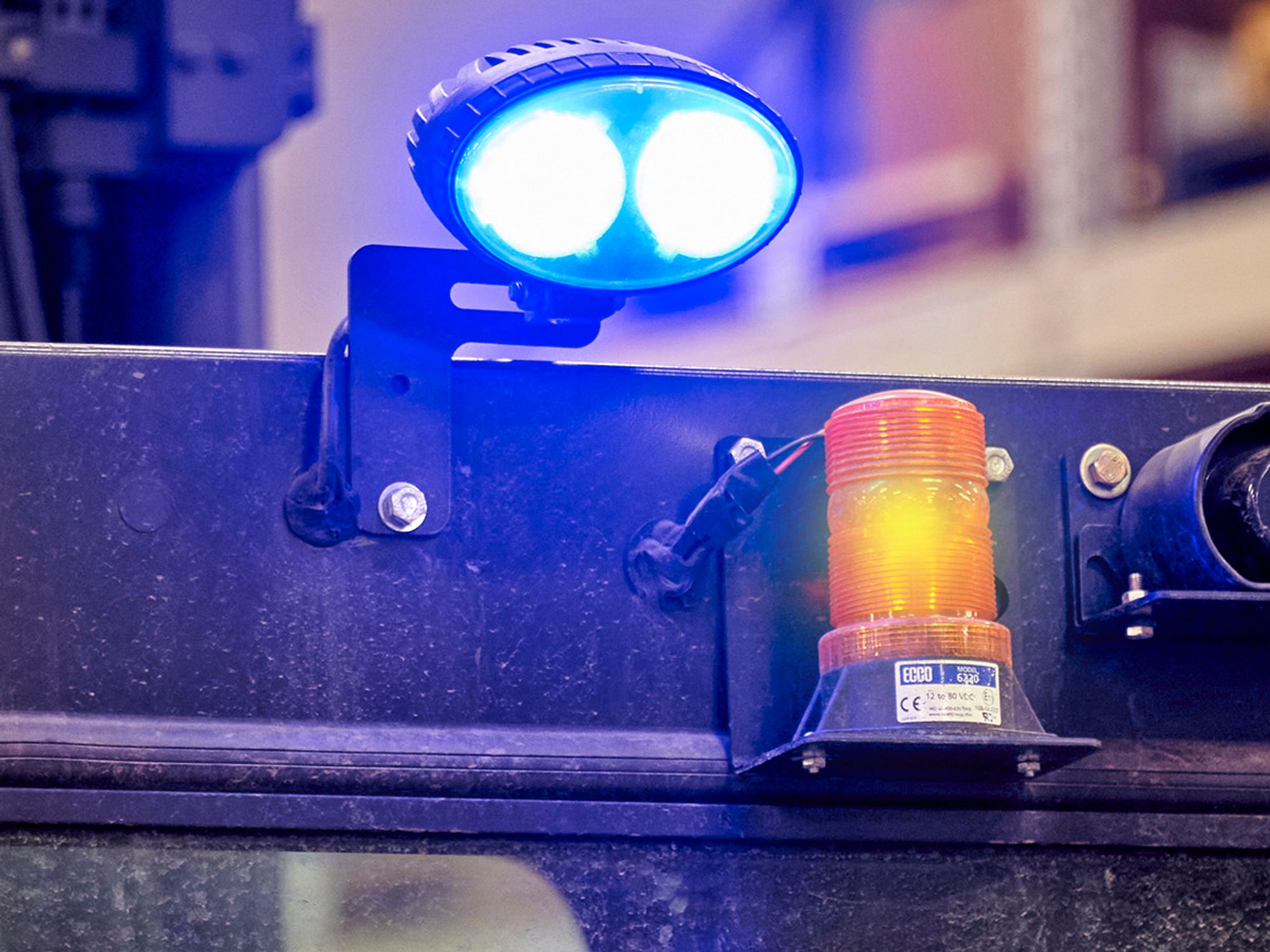 What requirements apply to safety devices, lights?