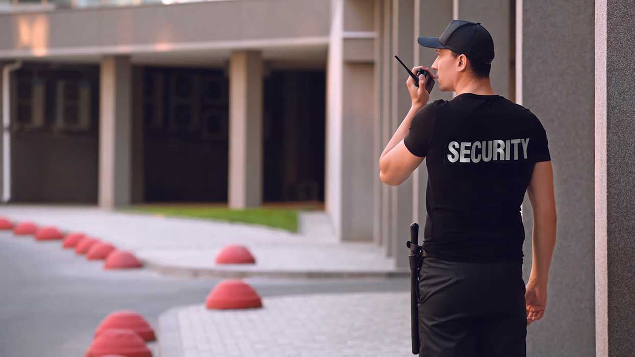Ensure that employees who work alone prioritize their own safety