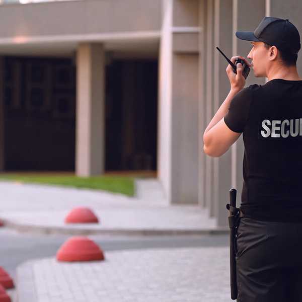 Ensure that employees who work alone prioritize their own safety