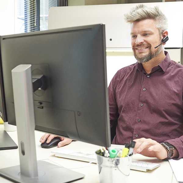 Must employees be paid while waiting for computers to start?