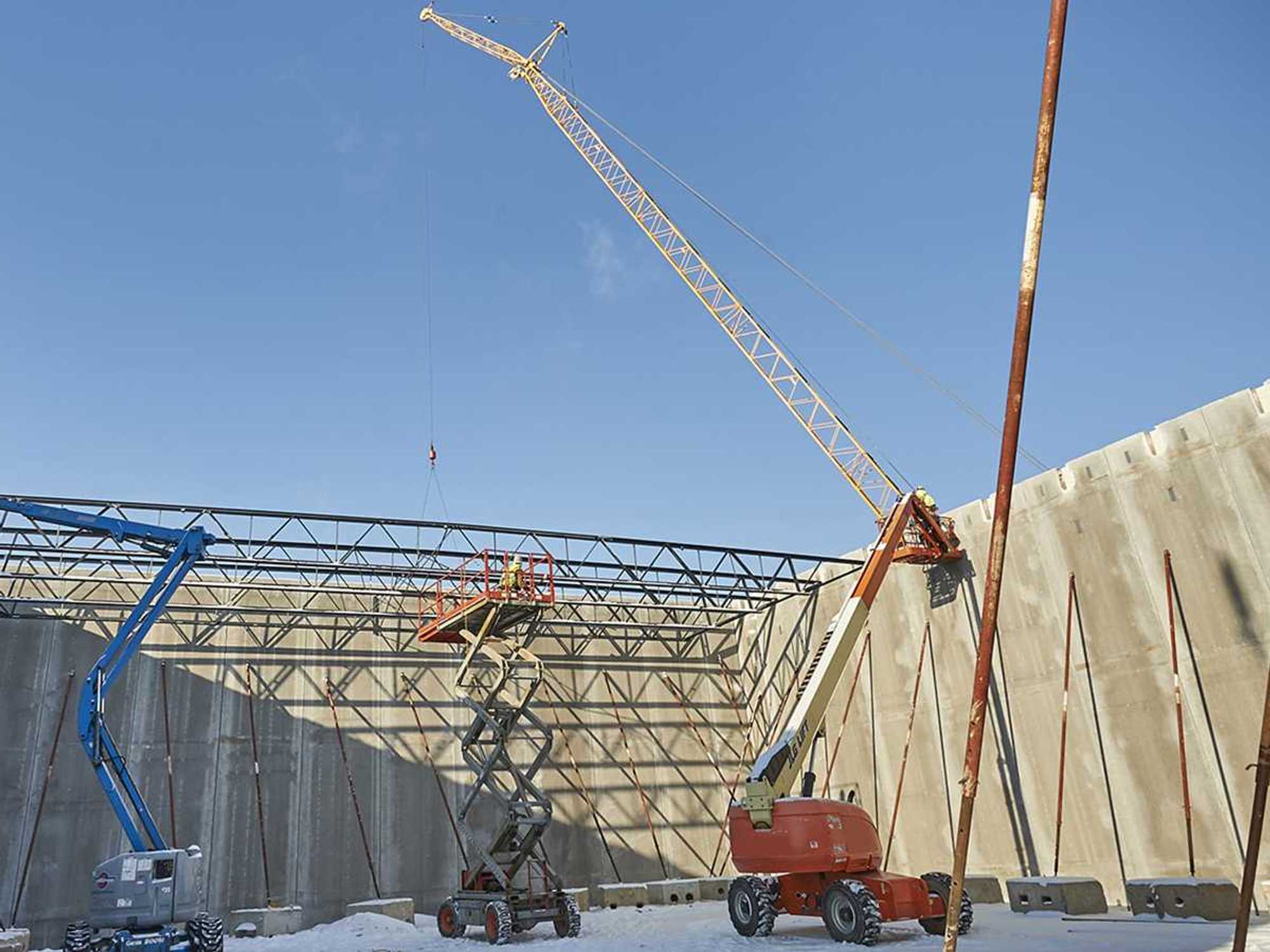 Cranes, lifts, and scaffolding