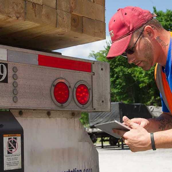 Don’t get caught in the dark: What you need to know about Canada’s truck lighting regulations.