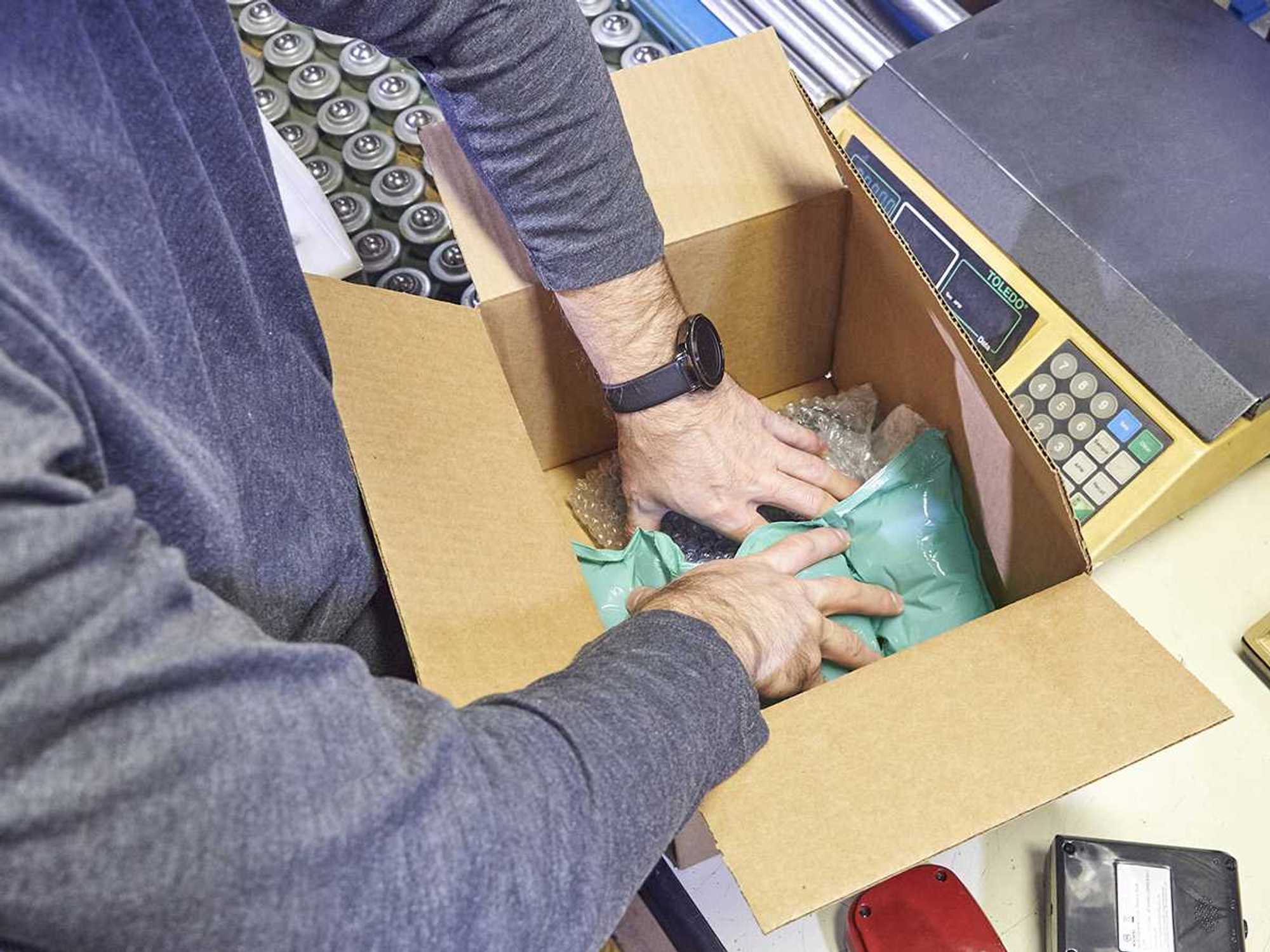 Closing, venting, and filling packagings