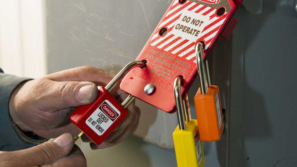 Failure to de-energize equipment leads to a tragic outcome